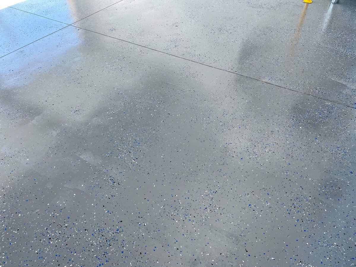 Epoxy floor coating with decorative flake